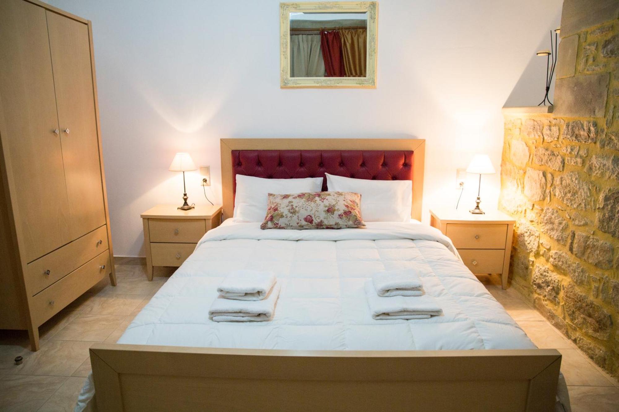 Agarathos Traditional Rooms - Pool - Kaliviani -On The Road To Balos ภายนอก รูปภาพ